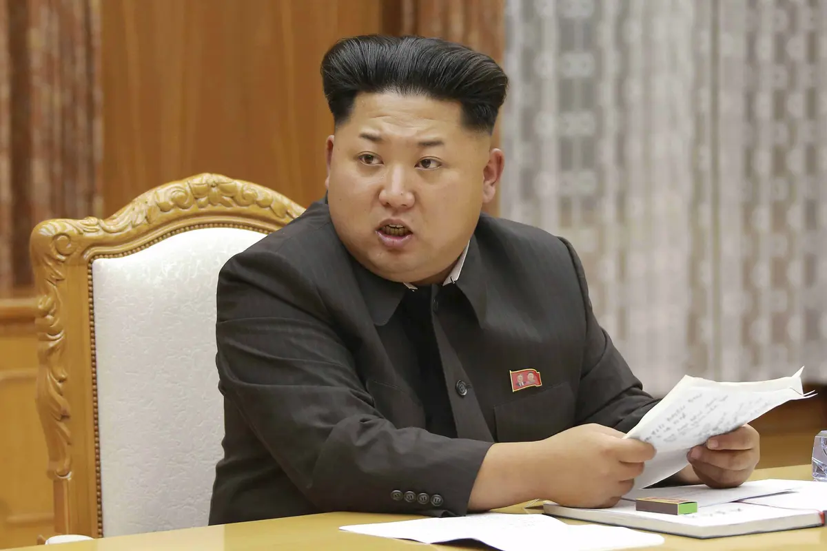 Kim Jong-un Larang Warga Bertindik dan Pakai Jins