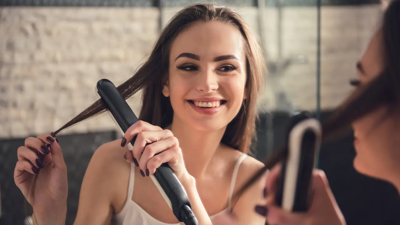 Bisa Bikin Rambut Rusak, Hindari 3 Kesalahan Ini Saat Kamu Mau Mencatok Rambut