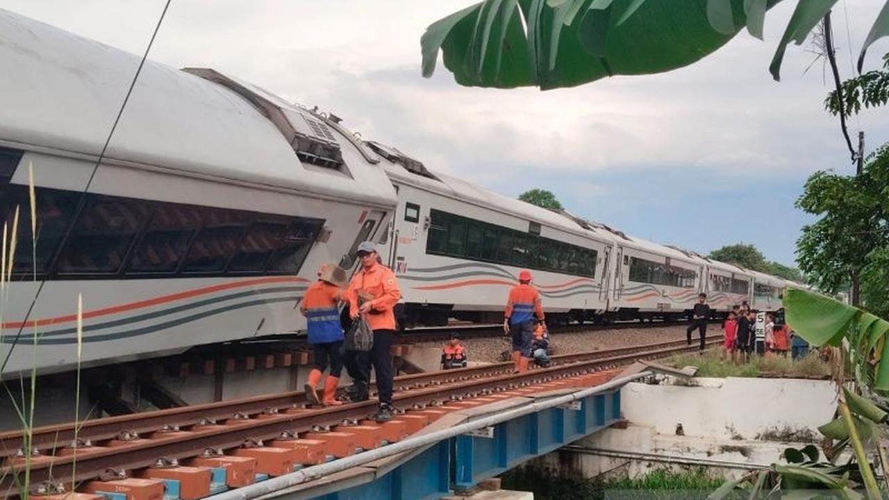 Fakta Unik: Penumpang KA Purwojaya Anjlok di Bekasi Lanjutkan Perjalanan dengan Bus, Ini Detailnya!