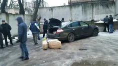 Sejumlah anggota geng perdagangan narkoba di tangkap karena membawa 400 kilogram kokain di Kedutaan Besar (Kedubes) Rusia di Buenos Aires, Argentina (22/2). (HO / Argentina's Security Ministry / AFP)