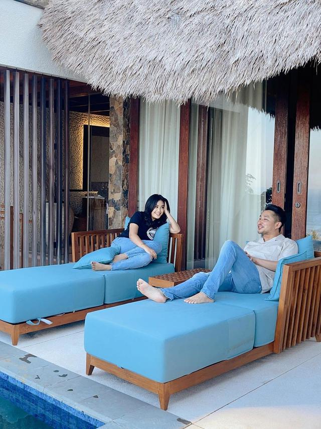 7 Potret Oline Mendeng Pamer Kemesraan dengan Kekasih Ini Tuai Banyak Dukungan