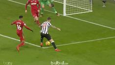Berita video highlights Premier League 2017-2018, Newcastle United vs Swansea City, skor 1-1. This video presented by BallBall.