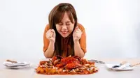 8 Ciri Orang yang Selalu Pesan Makanan Level Pedas Menurut Psikologi