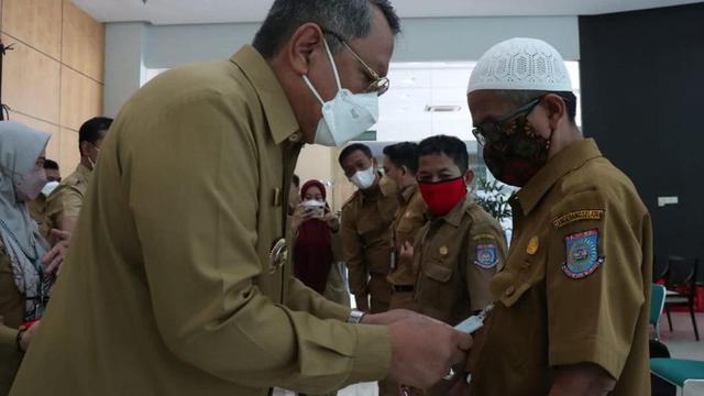 Loyal, Berintegritas, dan Berprestasi, 194 ASN Tangsel Diganjar Satyalancana Karya Satya