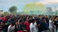 Tiga poin dibutuhkan Persija untuk tetap berada di jalur juara. Mereka saat ini ada di urutan ketiga dengan 39 poin, terpaut sepuluh angka dari Persib Bandung selaku pemuncak klasemen Liga 1 musim ini. (Bola.com/M Iqbal Ichsan)