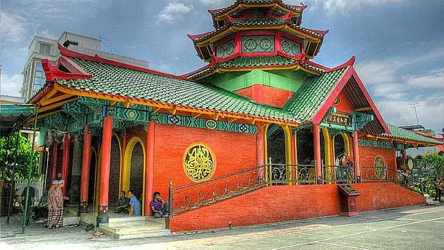 [Bintang] Masjid-masjid Unik Bikin Kamu Semangat Salat Tarawih Saat Ramadan