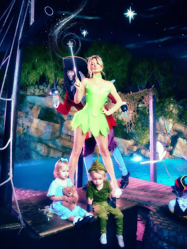 Jadi Tinkerbell, Paris Hilton Pakai Hair Piece Rancangan Rinaldy A. Yunardi