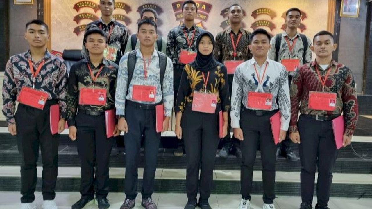 "Hemat saya, orang NTT juga mampu bersaing. Ini bukan soal mampu atau tidak mampu, tetapi keadilan sosial bagi seluruh rakyat Indonesia," ucap Darius. <br>