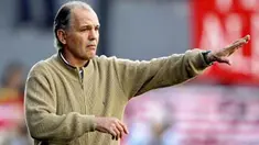 Gaya pelatih Estudiantes asal Argentina Alejandro Sabella di laga lawan Boca Juniors yang berlangsung di Centenario Stadium, Quilmes, Buenos Aires, 25 September 2010. AFP PHOTO/Alejandro PAGNI