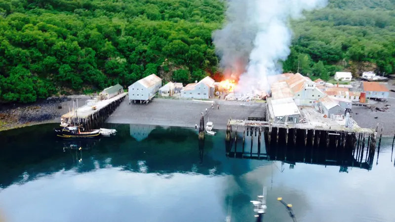 Suasana kebakaran di Kodiak Lodge Alaska