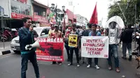 Warga Kulonprogo menggelar aksi demonstrasi atas pembangunan bandara di daerahnya (Liputan6.com/Fathi Mahmud)