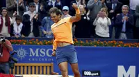 Rafael Nadal menyamai rekor petenis legendaris, Guillermo Villas, yang mengoleksi 49 gelar juara di lapangan tanah liat. 
