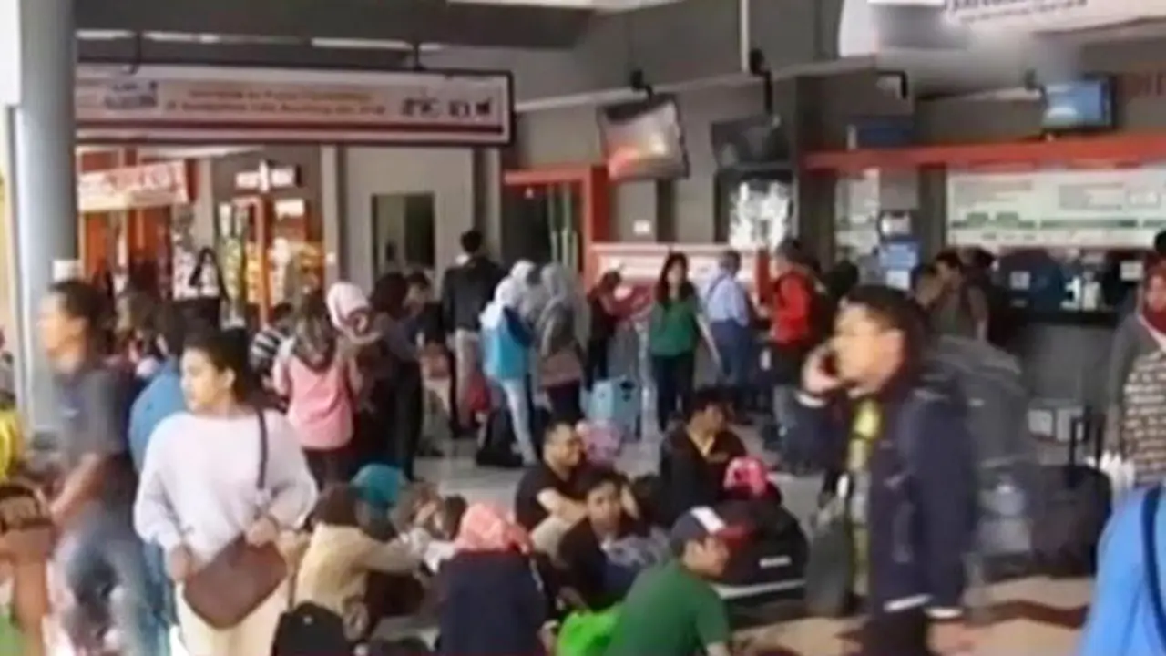 201507013-Stasiun Gubeng-Surabaya