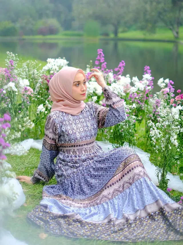 6 Potret Hila Zachira Cucu Elvy Sukaesih yang Punya Paras Menawan