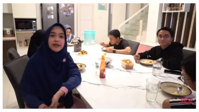 6 Momen Seru Ria Ricis Sahur Bareng Taqy Malik dan Adiknya