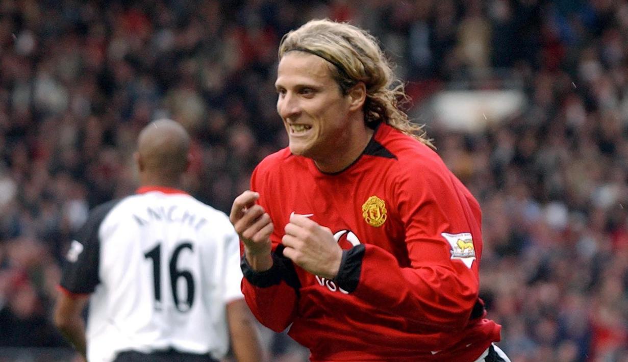 Diego Forlan - Pemain asal Uruguay ini bergabung dengan Manchester United pada 2002-2004. Namun, Forlan terlalu banyak jadi pemain cadangan dan bakat besarnya disia-siakan saat berada di Old Trafford. (AFP/Paul Barker)