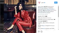 Seperti ini penampilan seksi Camilla Cabello dalam iklan Holiday Collection brand asal Amerika, Guess. (Foto: Instagram/ @guess)
