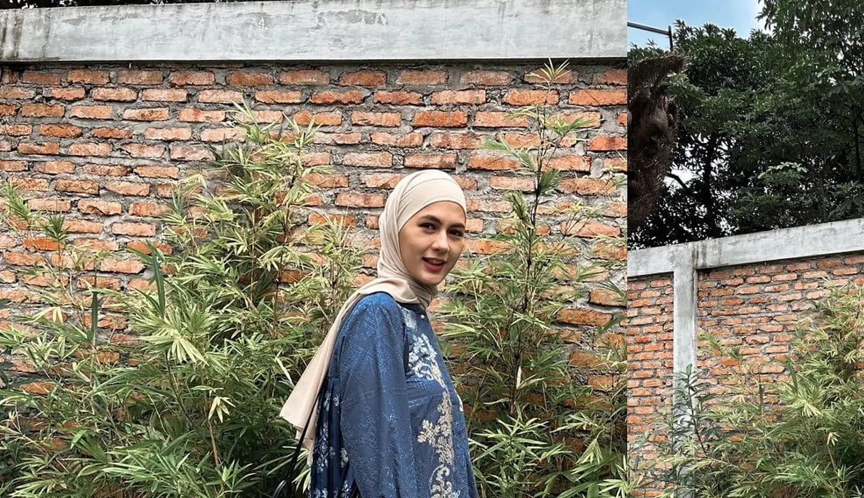 Padu padan sederhana namun menarik untuk diikuti. Atasan bercorak dan aksen lipit, dipadu celana panjang hitam polos, dan hijab cokelat polos. [Foto: Instagram/paula_verhoeven]