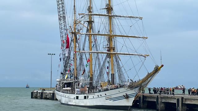 Kapal Republik Indonesia (KRI) Dewaruci Tiba di Pelabuhan Tannjung Bruas, Malaka, Malaysia.