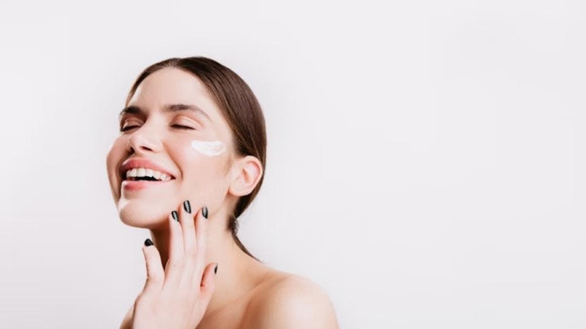 Kandungan Serum untuk Usia 40 Tahun yang Aman bagi Kulit Sensitif