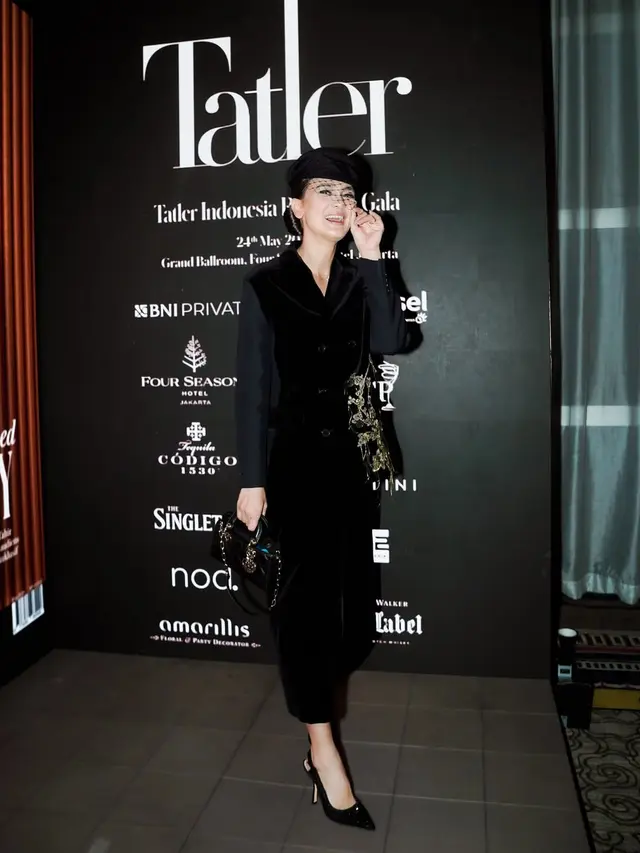 9 Potret Gaya Couple Serba Hitam Luna Maya dan Maxime Bouttier di Tatler Ball 2025, Stylish dan Elegan
