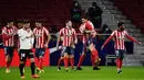 Pemain Atletico Madrid, Angel Correa, melakukan selebrasi usai mencetak gol ke gawang Valencia pada laga Liga Spanyol di Stadion Wanda Metropolitano, Minggu (24/1/2021). Atletico Madrid menang dengan skor 3-1. (AFP/Pierre Philippe Marcou)