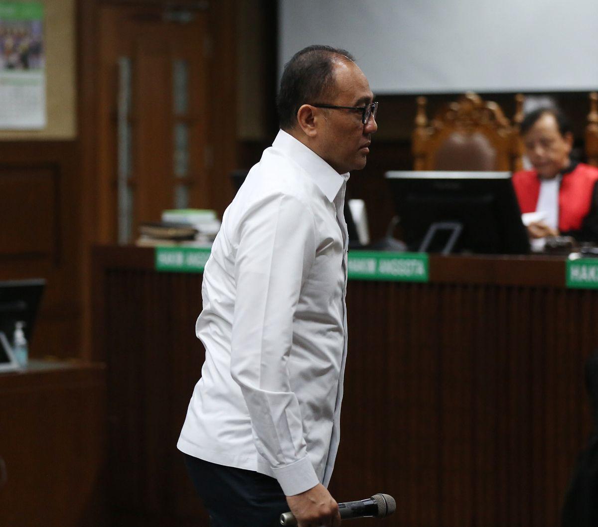 Mantan pejabat Direktorat Jenderal Pajak (Ditjen Pajak) Kementerian Keuangan, Rafael Alun Trisambodo menjalani sidang perdana di Pengadilan Tipikor, Jakarta, Rabu (30/6/2023). Dalam sidang tersebut Rafael Alun didakwa melakukan Tindak Pidana Pencucian Uan