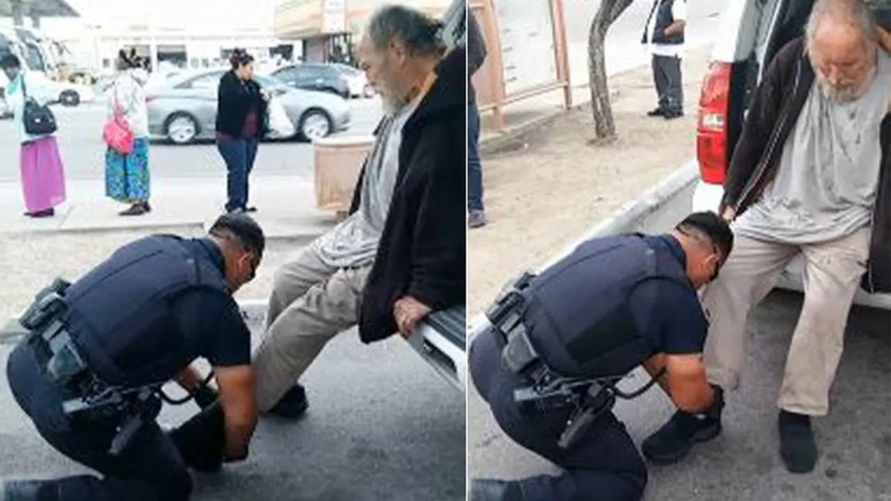  Beri dan Pakaikan Sepatu Tunawisma, Aksi Polisi Jadi Tontonan
