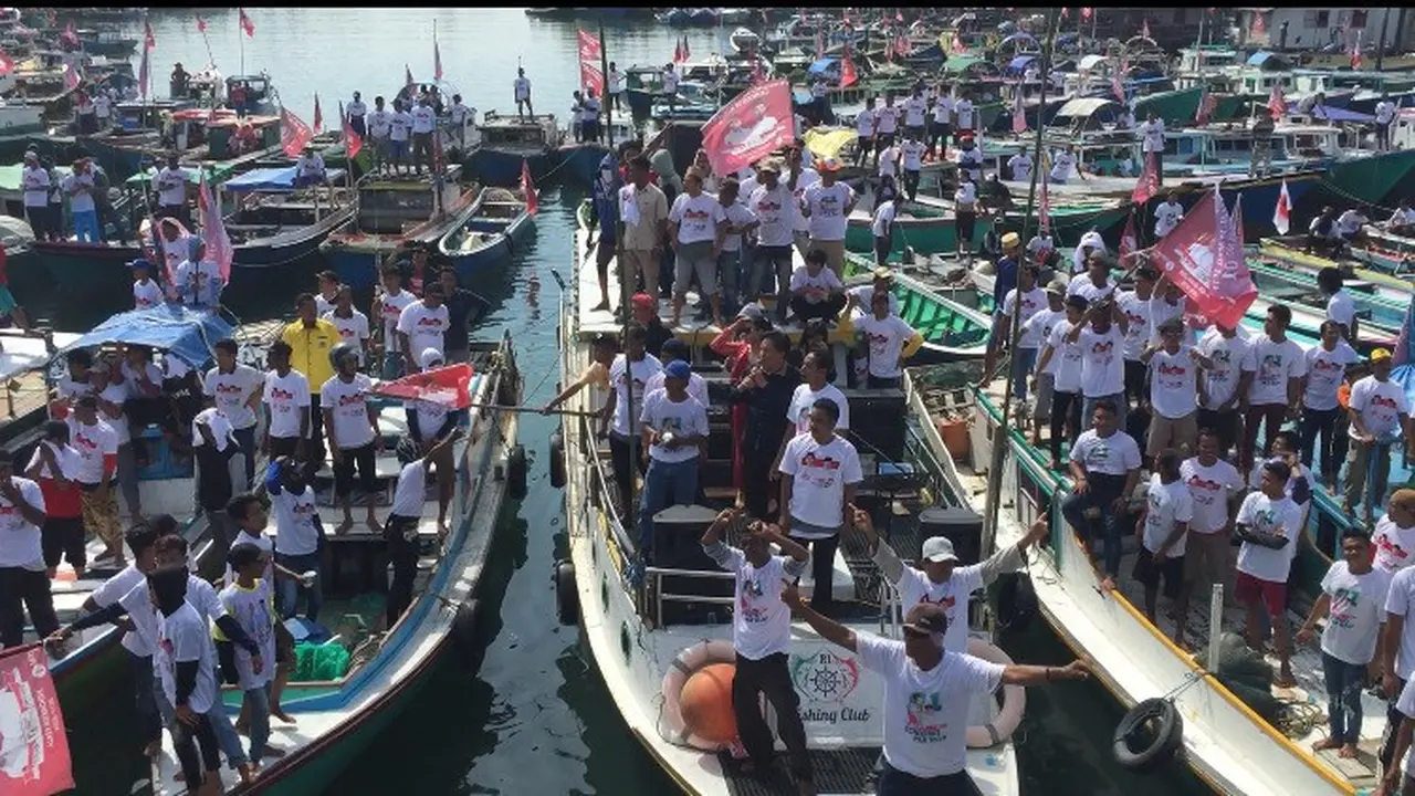 Capres 01 Joko Widodo atau Jokowi menyambangi Kampung Nelayan Manggar, Kelurahan Manggar, Balikpapan, Kaltim.