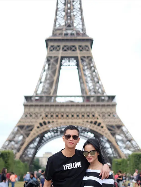 Pemeran film Di Balik 98 itu punya alasan kenapa menutupi kesehatan Fery hingga akhir hayatnya. Ririn dan Fery ingin memperlihatkan bahwa selama ini kondisinya baik-baik saja. Dan yang melihat, ikut merasakan senang. (Instagram/fery_wijaya88)