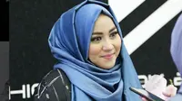 Gaya Desainer Anniesa Hasibuan First Travel Sebelum Terciduk