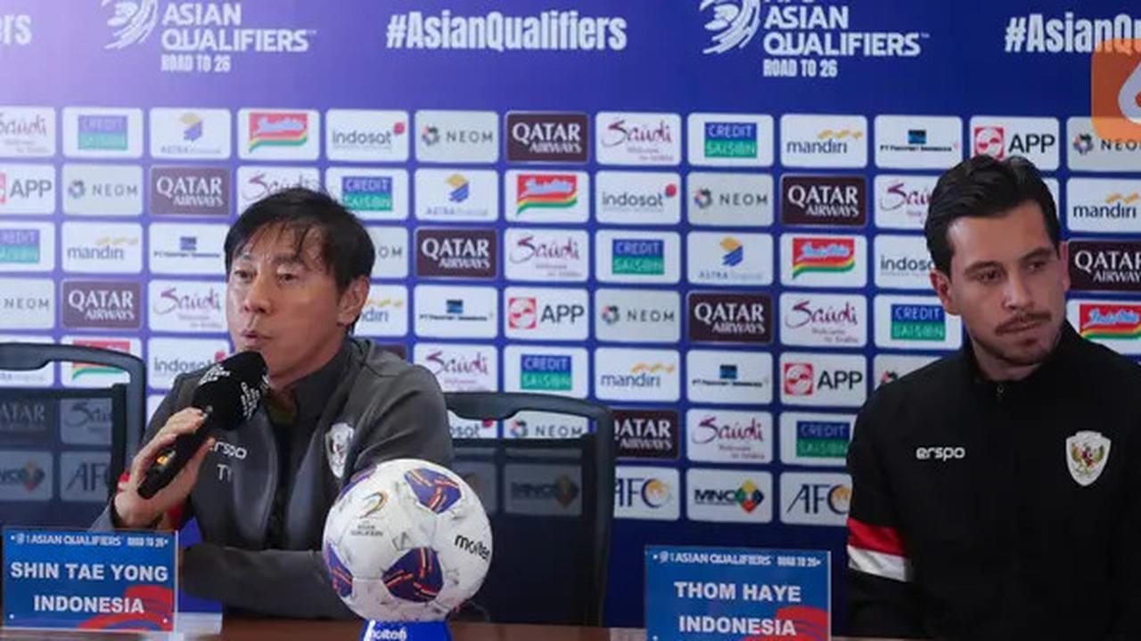 FOTO: Beda Ekspresi Shin Tae-yong dan Thom Haye Jelang Timnas Indonesia Hadapi Arab Saudi