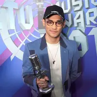 Barsama Isyana dan Rendy Pandugo, Afgan kembali raih penghargaan kolaborasi paling ngetop dalam SCTV Music Awards 2018