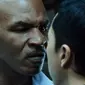 Aksi baku hantam Mike Tyson dengan Donnie Yen (Source: Tralier)