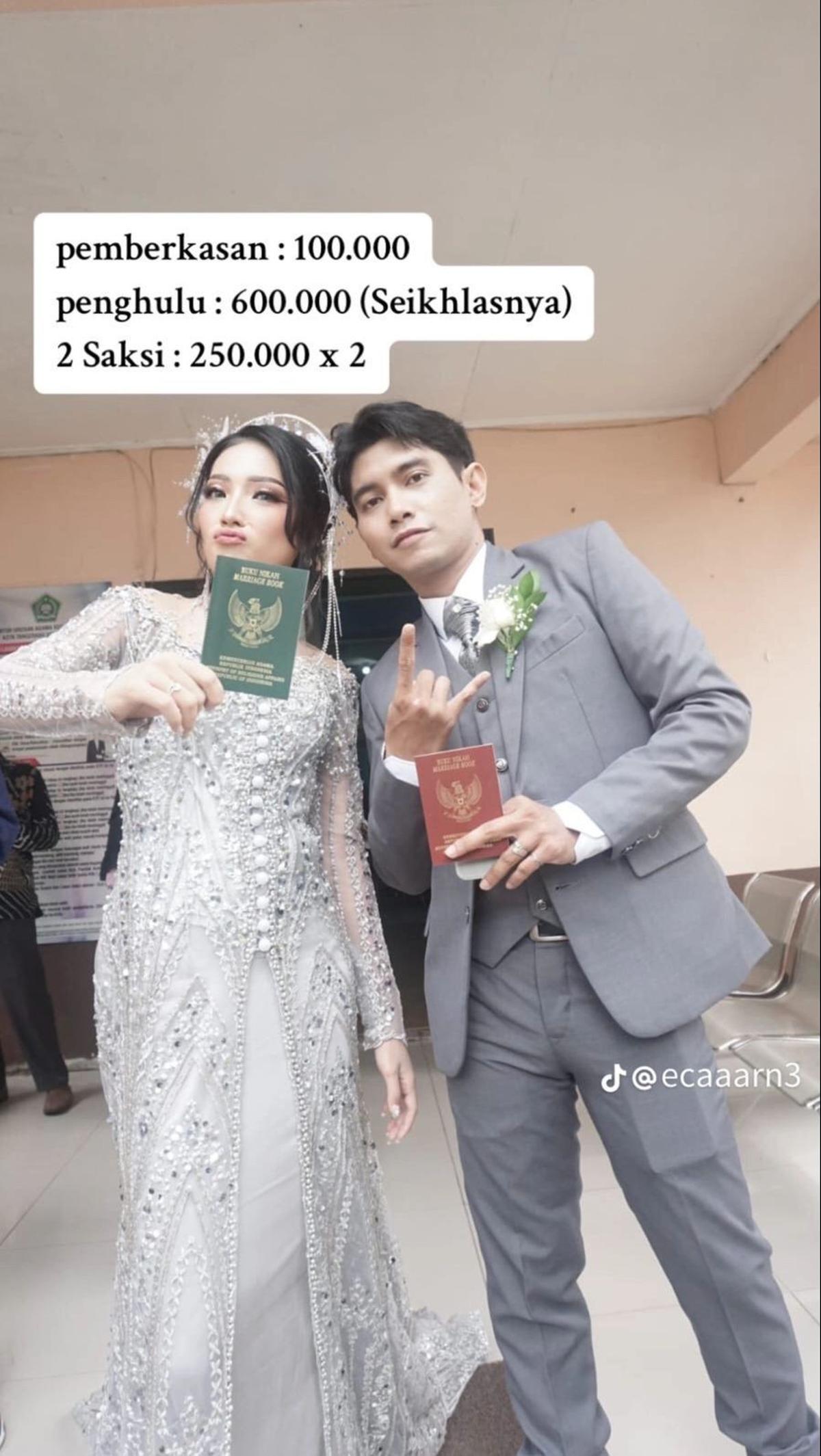 Selanjutnya untuk pemberkasan seratus ribu, penghulu enam ratus ribu, dan dua saksi sebesar lima ratus ribu.