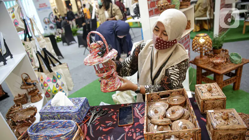 FOTO: Mengunjungi Pameran Produk UMKM dalam Program Bangga Buatan Indonesia