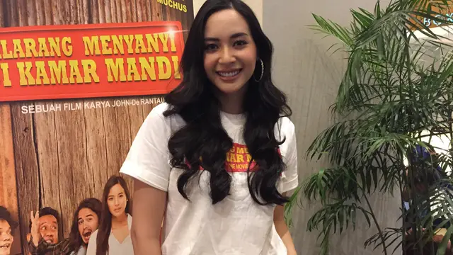 Elvira Devinamira (Wayan Diananto)