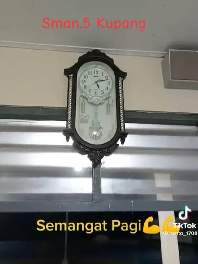 Masih Gelap Gulita, Ini 7 Potret Guru dan Murid di NTT yang Masuk Sekolah Jam 5 Pagi