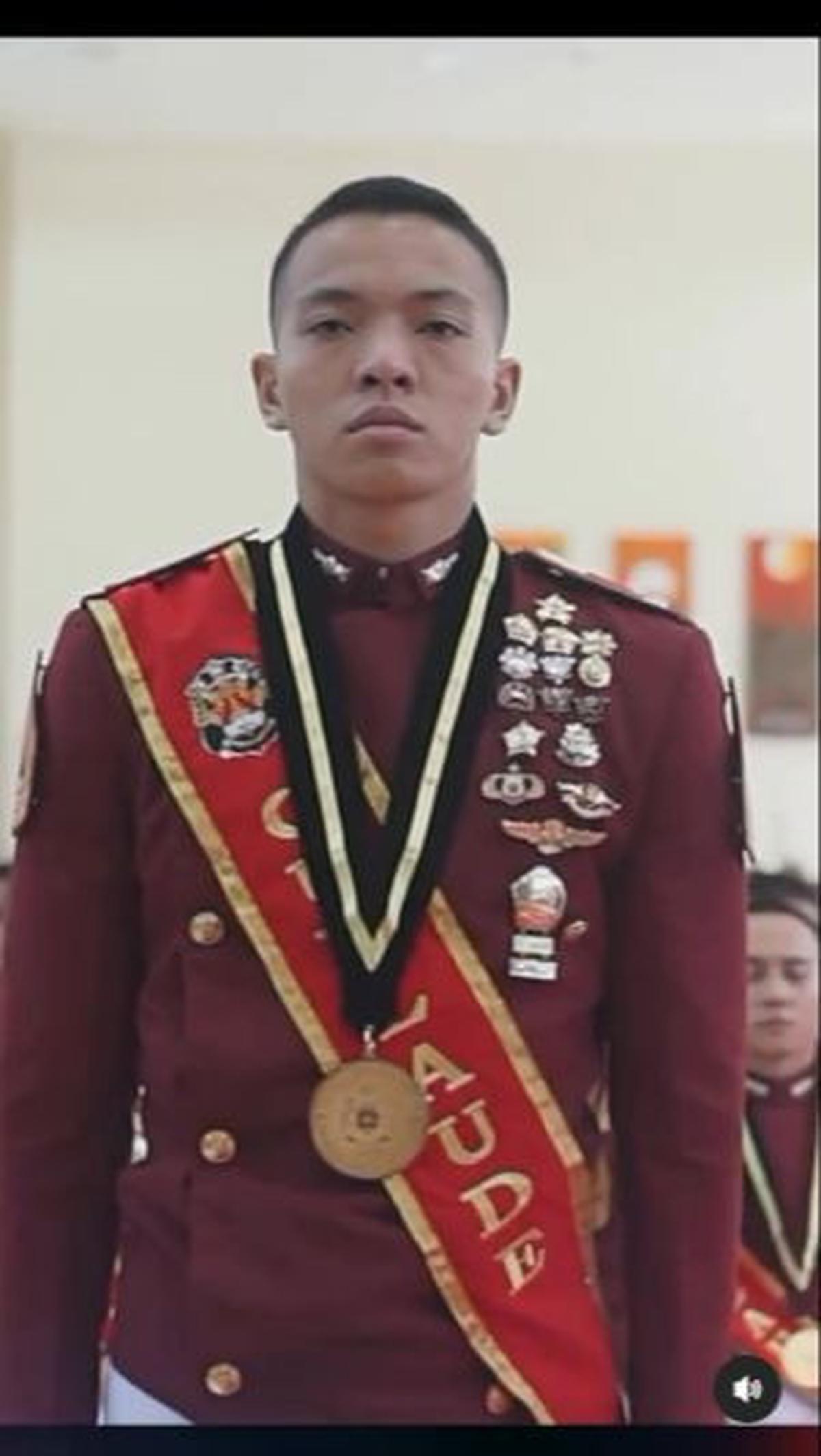Orang yang dianggap berjasa dan ingin mengucapkan terima kasih. <br>