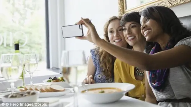 [Bintang] Ilustrasi Selfie