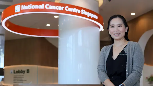 Dokter onkologi medis Poon Yi Ling Eileen dari National Cancer Centre Singapore (NCCS) bicara tentang pasien kanker remaja dan dewasa muda. (Foto: Dok SingHealth)