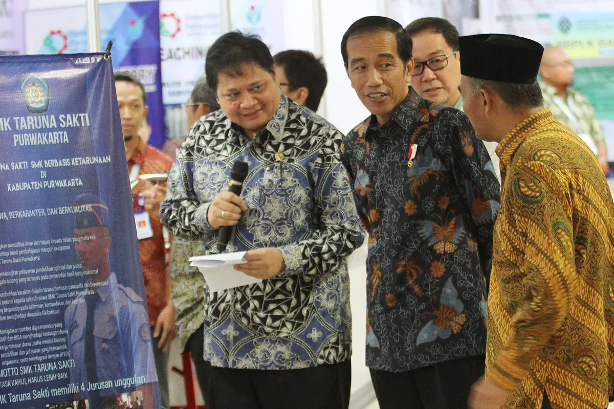 Menperin Airlangga Hartarto bersama Presiden Joko Widodo.