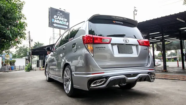 Tampang Toyota Innova Ini Jadi Seperti Lexus (Foto: Zing)