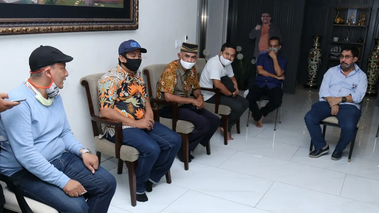 Calon wali kota Surabaya Machfud Arifin menemui perwakilan pedagang pasar tradisional (Istimewa)