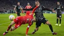 <p>Freiburg menyamakan kedudukan pada menit ke-27. Nicolas Hofler mencatatkan namanya di papan skor usai membobol gawang Bayern lewat sebuah tendangan jarak jauh. (AP Photo/Matthias Schrader)</p>