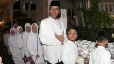 Presiden Joko Widodo ternyata kurator kuliner di Istana. Ia selalu ingin menjamu siapapun tamunya, mulai dari tukang ojek hingga kepala negara dengan baik. Presiden Jokowi selalu meminta kepada pengelola istana untuk menyajikan kuliner Indonesia deng...