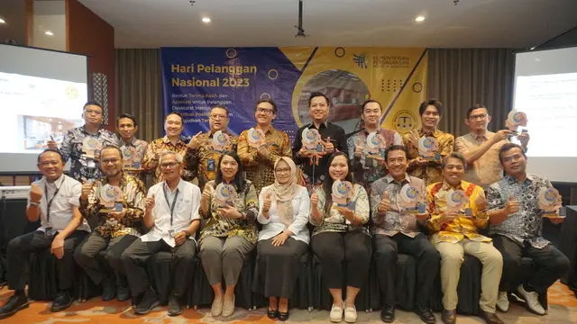 Apresiasi Kementerian Perdagangan kepada pelaku usaha penerima layanan tera/tera ulang Alat - Alat Ukur, Takar, Timbang dan Perlengkapannya (UTTP) dalam rangka peringatan Hari Pelanggan Nasional di Bandung, Senin (4/9/2023). (Dok Kemendag)