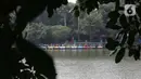 Perahu permainan sepeda air tersandar di Kawasan Wisata Perkampungan Budaya Betawi Setu Babakan terlihat tutup, Jakarta, Sabtu (14/3/2020). Hal ini menyusul instruksi Gubernur DKI Jakarta yang menutup sejumlah lokasi wisata selama 14 hari kedepan. (Liputan6.com/Helmi Fithriansyah)