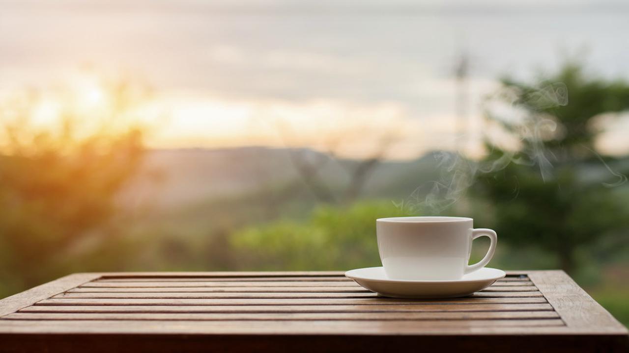 Kopi atau Teh? Mana yang Lebih Baik Dikonsumsi di Pagi Hari