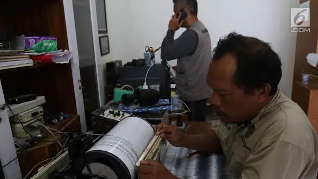 Pasca Tsunami Selat Sunda, Gunung Anak Krakatau Berstatus Siaga